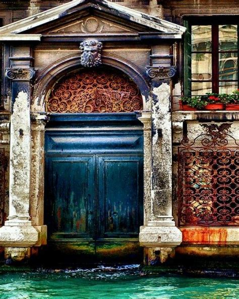 Entre 1200 et 1900, toulon s'enferma derrière des murailles de plus en plus puissantes et étendues. Venecia | Vieilles portes, Italie, Portes
