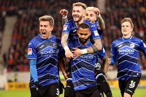This season in bundesliga, arminia bielefeld's form is very poor overall with 6 wins, 5 draws, and 16 this performance currently places arminia bielefeld at 17th out of 18 teams in the bundesliga. Arminia Bielefeld: twee keer bijna failliet, maar nu terug ...