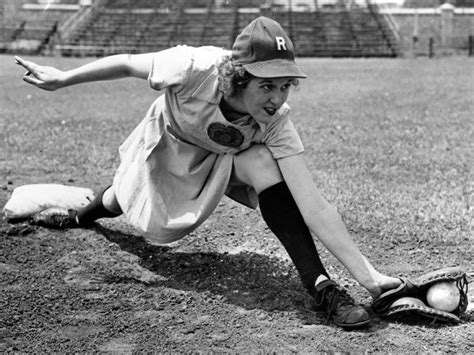Documentary Remembers First Professional Women S Baseball League Wmuk