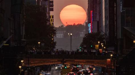 Thousands Gather To Capture Breathtaking Manhattanhenge Sunset