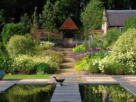 Great patio design & backyard landscape ideas! Country estate landscape design | Landscape design Hampshire