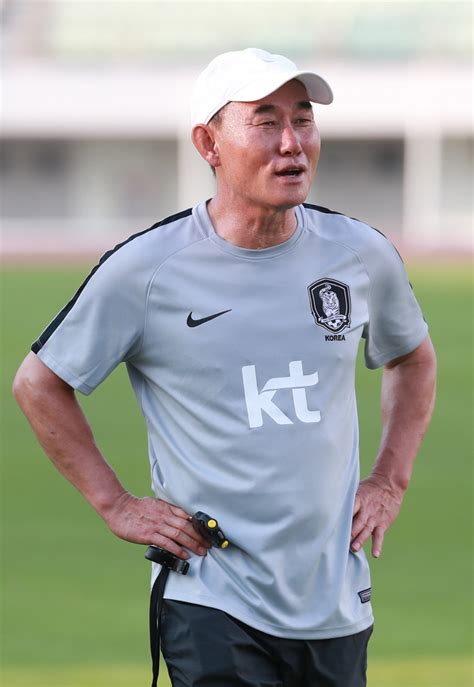 Jun 16, 2021 · 인터풋볼 오종헌 기자= 2020 도쿄 올림픽을 준비하는 올림픽 축구대표팀의 6월 2차 소집 명단이 공개됐다. AG'이승우·황희찬 조기 합류'…두 팔 벌려 환영하는 김학범 ...