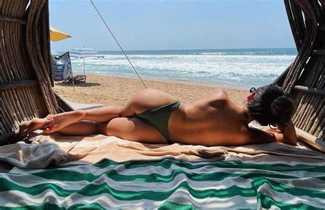 Giovanna Grigio Faz Topless Em Praia Mexicana Veja