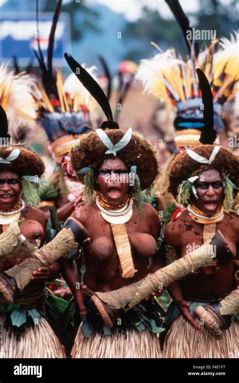 Papua New Guinea Mt Hagen Enga Province Enga Women Dancing Western Highlands Tribe Large
