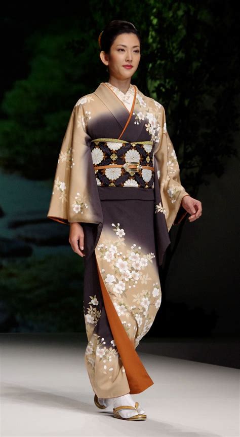 Pin By Julius Arim On Kimono In Japanese Fashion Japanese Traditional Dress Japanese Outfits