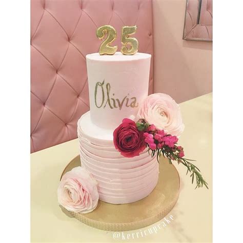 Feminine Birthday Cake With Gorgeous Flowers 326 Likes 8 Comments Kerri Cupcake