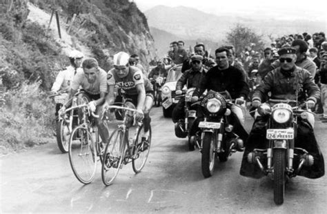 Raymond poulidor a assisté à la pièce « l'éternel premier » qui retrace la carrière de jacques anquetil. Anquetil, Poulidor, El Águila y El Relojero | Deportes ...