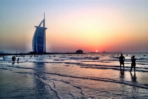 5 Pantai Paling Populer Di Dubai Favorit Banget Buat Refres
