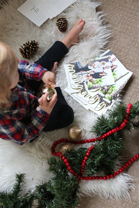 Probably 90% end up in the trash. What to do with old Christmas cards: 5 Simple Ideas - Everyday Reading