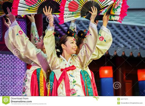 Korean Traditional Dance Editorial Photo Image Of Perform 44171211