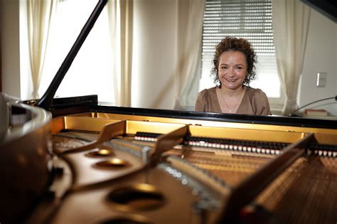 Kultur In Haan Spiegelwelten Mit Der Pianistin Lisa Eisner Smirnova