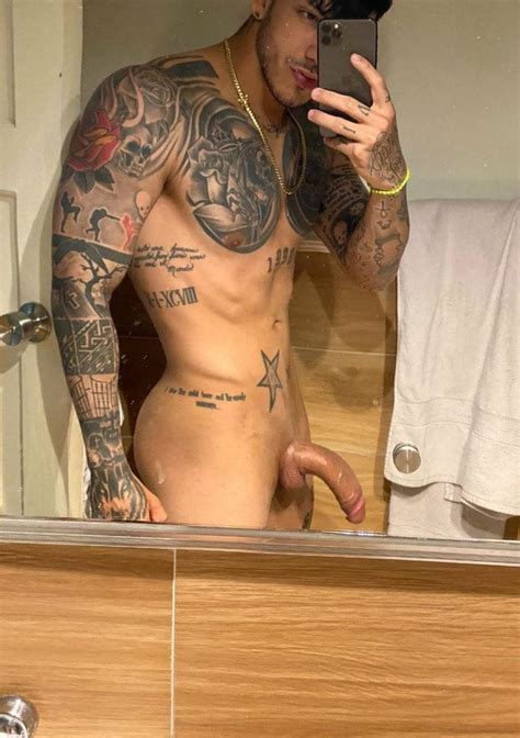 Tattooed Nude Guy Shaved Dick Pics