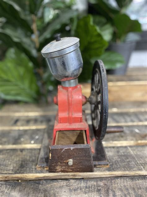 22 1940s Elma Single Wheel Hand Coffee Grinder Coffee Machine Warehouse