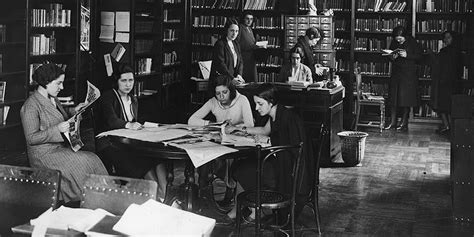 Sabes Qué 1910 Se Permite A La Mujer Estudiar En La Universidad