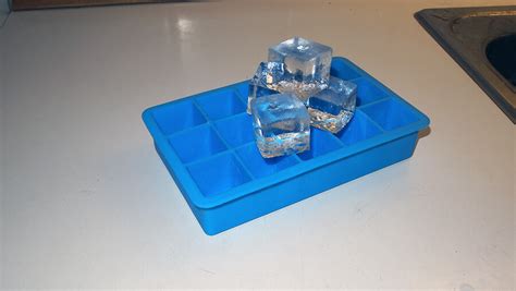 How To Make Clear Ice Cubes With Pictures Shakethat