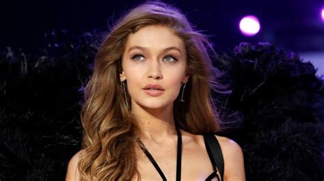 Gigi Hadid Strips Off In Sexy New Versace Campaign Nz
