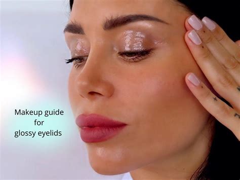 Glossy eyelids are back in trend! Here's how you can rock it like ...