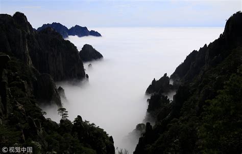 Gorgeous Sea Of Clouds Envelops Huangshan Mountain In East