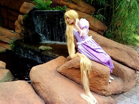 Rapunzel Mundo Cosplayer