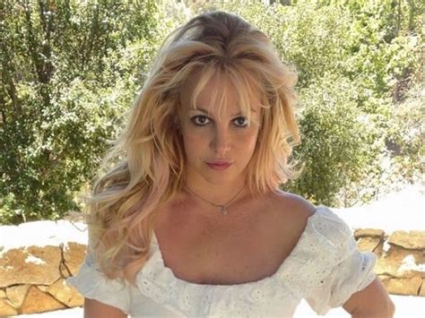 Pop Star Britney Spears Dangerous Knife Dance Raises Concerns About Self Harm Music Gulf News