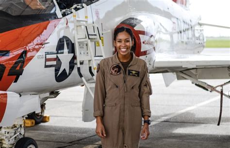 Madeline Swegle Makes History As Us Navys 1st Black Female Fighter Pilot