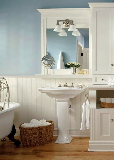 So if you've fallen in love with this look, these 10 ideas will get you started on applying this type of paneling to your own bathroom. Bathrooms With Wainscoting | Rumah Minimalis