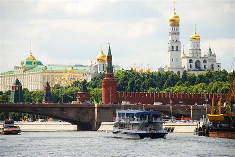 Free Photo Moscow The Kremlin River Navigation Kremlevskaya