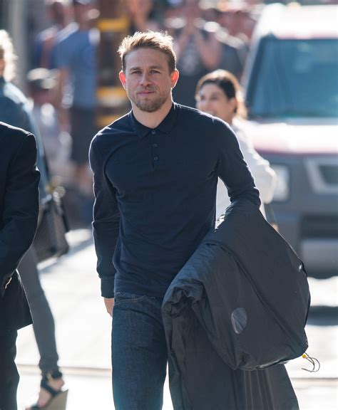 actualizar 49 imagen charlie hunnam outfit abzlocal mx