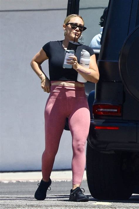 Jaw Dropping Hilary Duff’s Gym Look Reveals A Stunning Curvy Ass In Pink Leggings 1 Luvcelebs