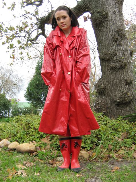Rainweargirl A Place To Appreciate The Style Beauty And Practicality Of Rainwear In All Forms