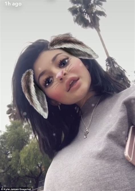 Kylie Jenner Spends The Day With Horses In Los Angeles Daily Mail Online