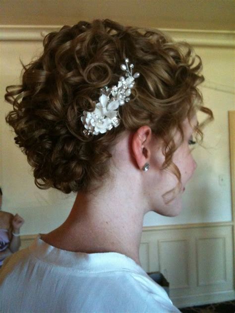 Some flowers will be a great compliment to this interesting image. Possible Hairstyles | Curly hair styles naturally, Curly ...