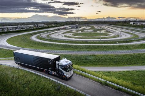 Caminhoneiro News Daimler Trucks D In Cio A Testes Do Mercedes Benz