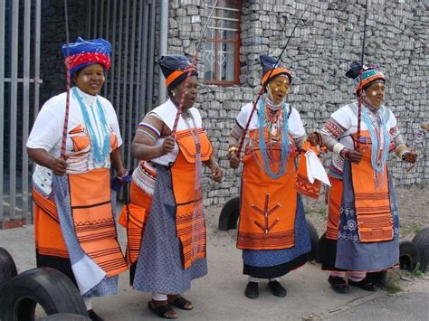 Cape By Design Tours Xhosa Women Delight In Traditional Dress
