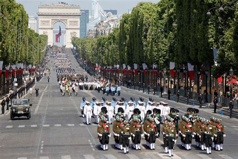 14 Juillet revivez le défilé militaire sur les Champs Élysées en images
