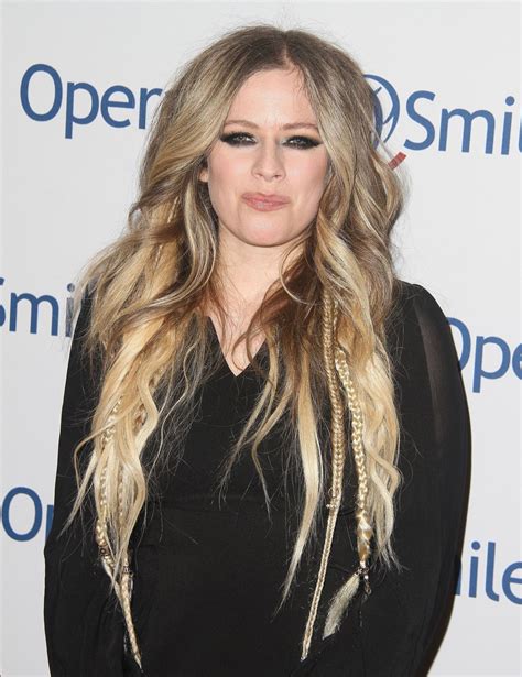 Последние твиты от avril lavigne (@avrillavigne). AVRIL LAVIGNE at Operation Smile's Hollywood Fight Night in Beverly Hills 11/06/2019 - HawtCelebs
