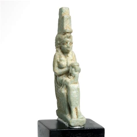 Oud Egyptisch Faience Figuur Van Zittende Isis Met Baby Horus Amulet