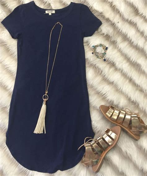 15 Ways To Wear A Navy Dress Outfit And What Accessories To Choose 11