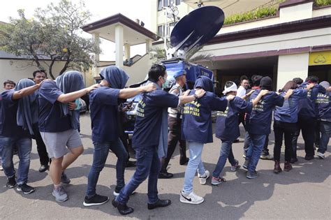 Indonesian Police Detain 141 Men In Gay Club Raid Nbc News