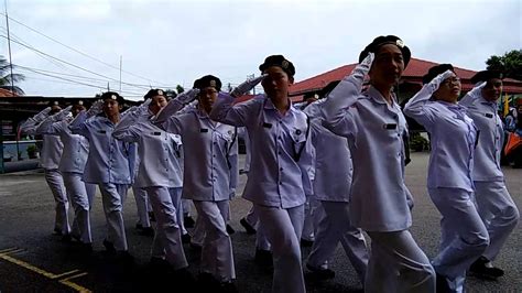 perbarisan lintas hormat unit beruniform majlis sambutan hari kemerdekaan kali ke 59 tahun