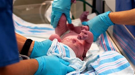 What Is A Neonatal Nurse And How To Become One