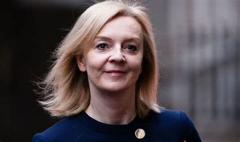 Brexit news: Liz Truss holds vital call with Canada as UK eyes new mega