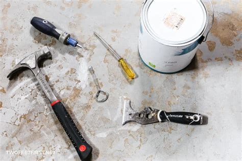But not just any big knife (thank g). How to open a paint can | The easy way without a mess