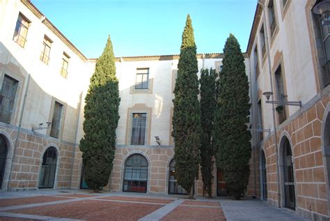 Busca entre todas nuestras encantadoras casas, y realizar tu el principal municipio de la zona es girona, una ciudad llena de cultura y encanto, con un casco. La Casa de Cultura | Descobrint Girona | Monuments ...