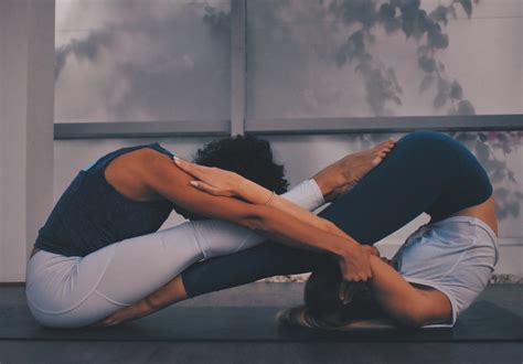 Partner Yoga Yoga Übungen Zu Zweit Die 7 Besten Asanas