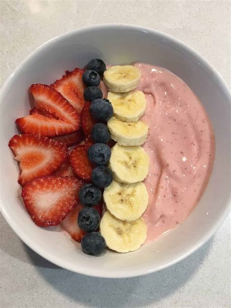 5 Minute Strawberry Banana Smoothie Bowl Recipe One Happy Dish