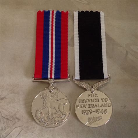 Wwii 1939 45 War And New Zealand War Service Medal Set Wwii