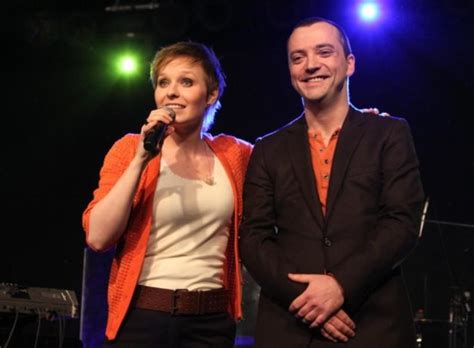 Hij begeleidt haar ook op de piano tijdens haar soloconcerten. MUZIEK. Free Souffriau (Asse) - Het Nieuwsblad