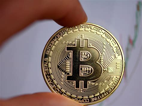 What price did bitcoin start at? Bitcoin price suddenly shoots up by $1,000 as gold hits ...