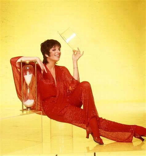 Liza Minnelli Liza Minnelli Hollywood Fashion Lady In Red